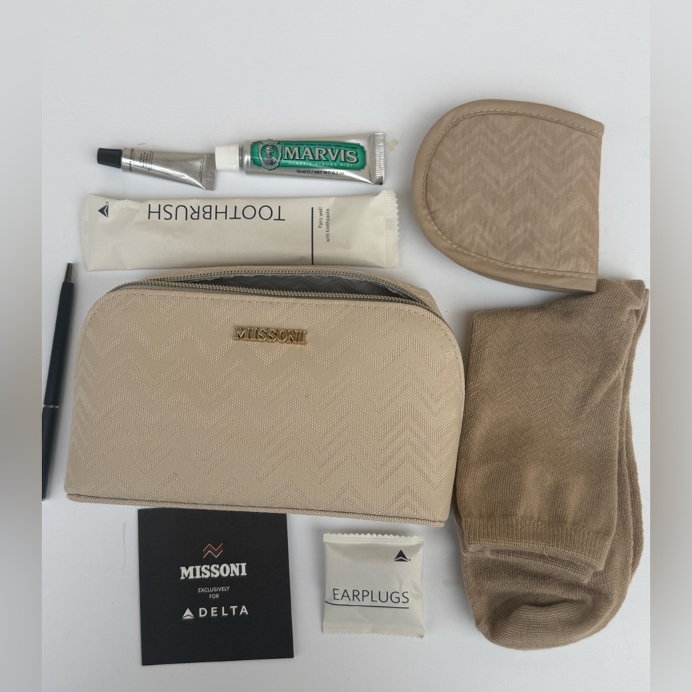 Missoni For Delta One NWT Luxury Travel Amenity Kit Beige Zigzag 8 x 4 x 2 in